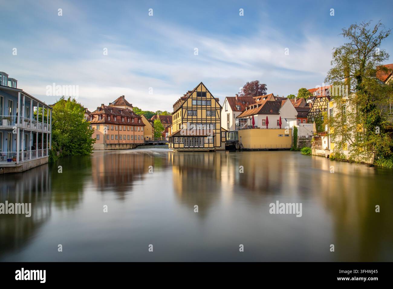Una magnifica vecchia città storica al mattino. Case a graticcio a Bamberga, Franconia, Bavaria, Germania Foto Stock