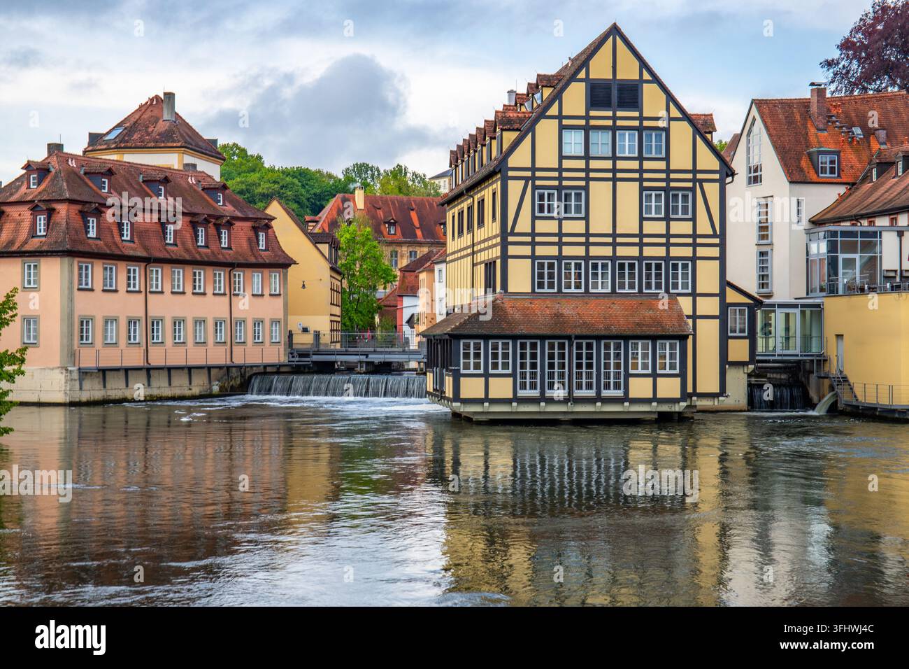 Una magnifica vecchia città storica al mattino. Case a graticcio a Bamberga, Franconia, Bavaria, Germania Foto Stock