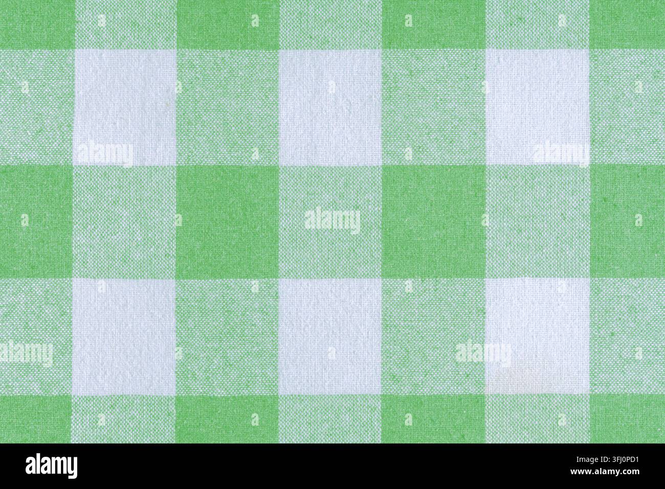 Asciugamano da cucina in lino a quadri verdi per un design eco domestico Foto Stock