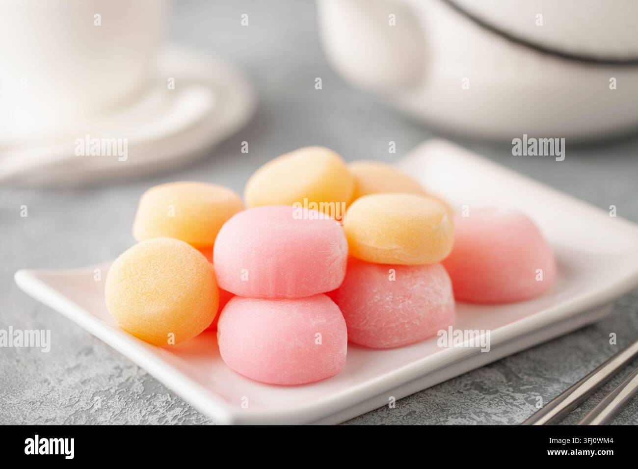 Mochi dolce di riso giapponese in piatto. Foto Stock