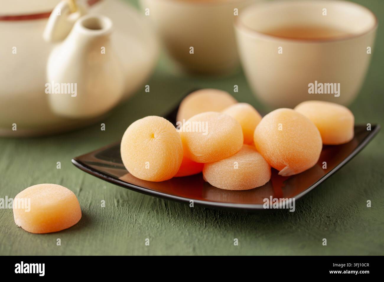Mochi dolce di riso giapponese in piatto. Foto Stock