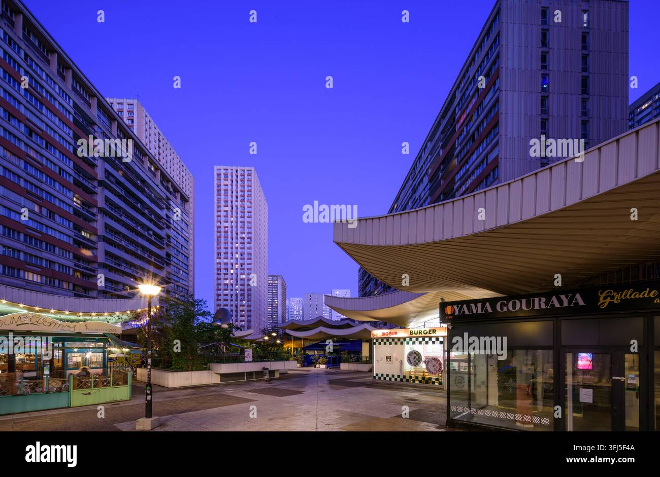 Parigi, quartiere Olympiades, centro commerciale "Pagode" // Parigi, quartiere Olympiades, centro commerciale "Pagode" Foto Stock