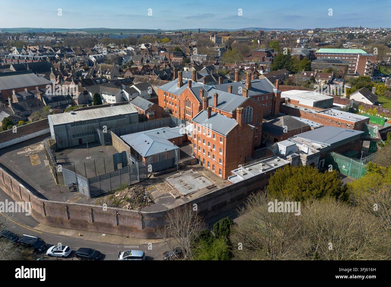 Vista aerea generale dell'ex prigione HM di Dorchester nel Dorset, Regno Unito, chiusa nel 2013 e ora occasionalmente utilizzata come set cinematografico. Foto Stock