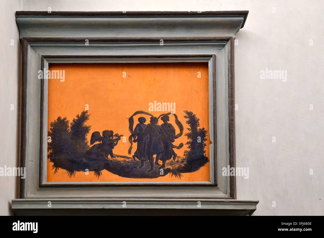 Pannello ad affresco in stile cinese con tre figure danzanti su sfondo arancione, decorazione interna del Castello di Aymavilles, Valle d'Aosta, Italia Foto Stock