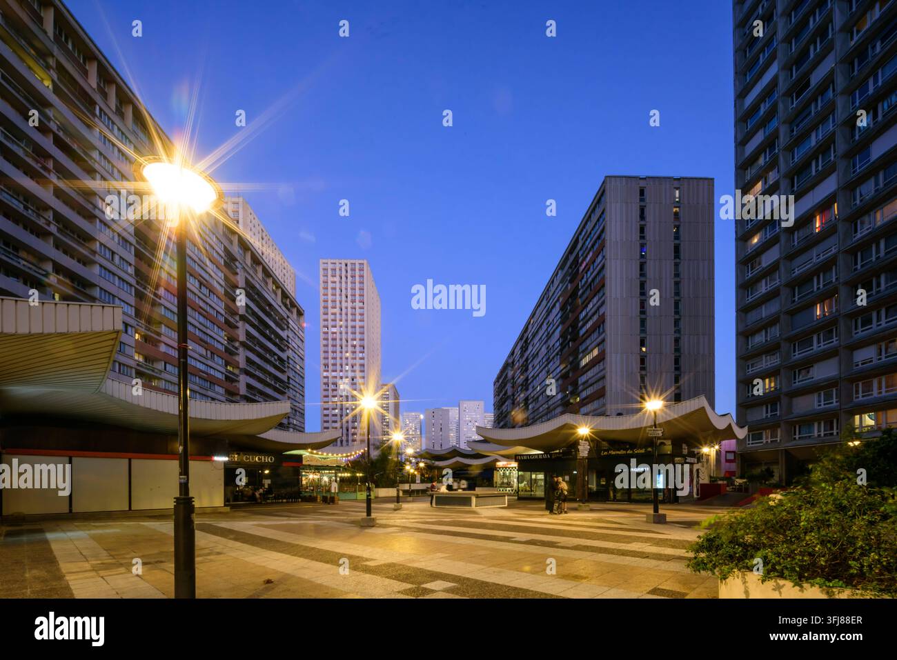 Parigi, quartiere Olympiades, centro commerciale Pagode // Parigi, Quartiere Olympiades, Centro commerciale Pagode *** Parigi, quartiere Olympiades, Pagode Pa Foto Stock