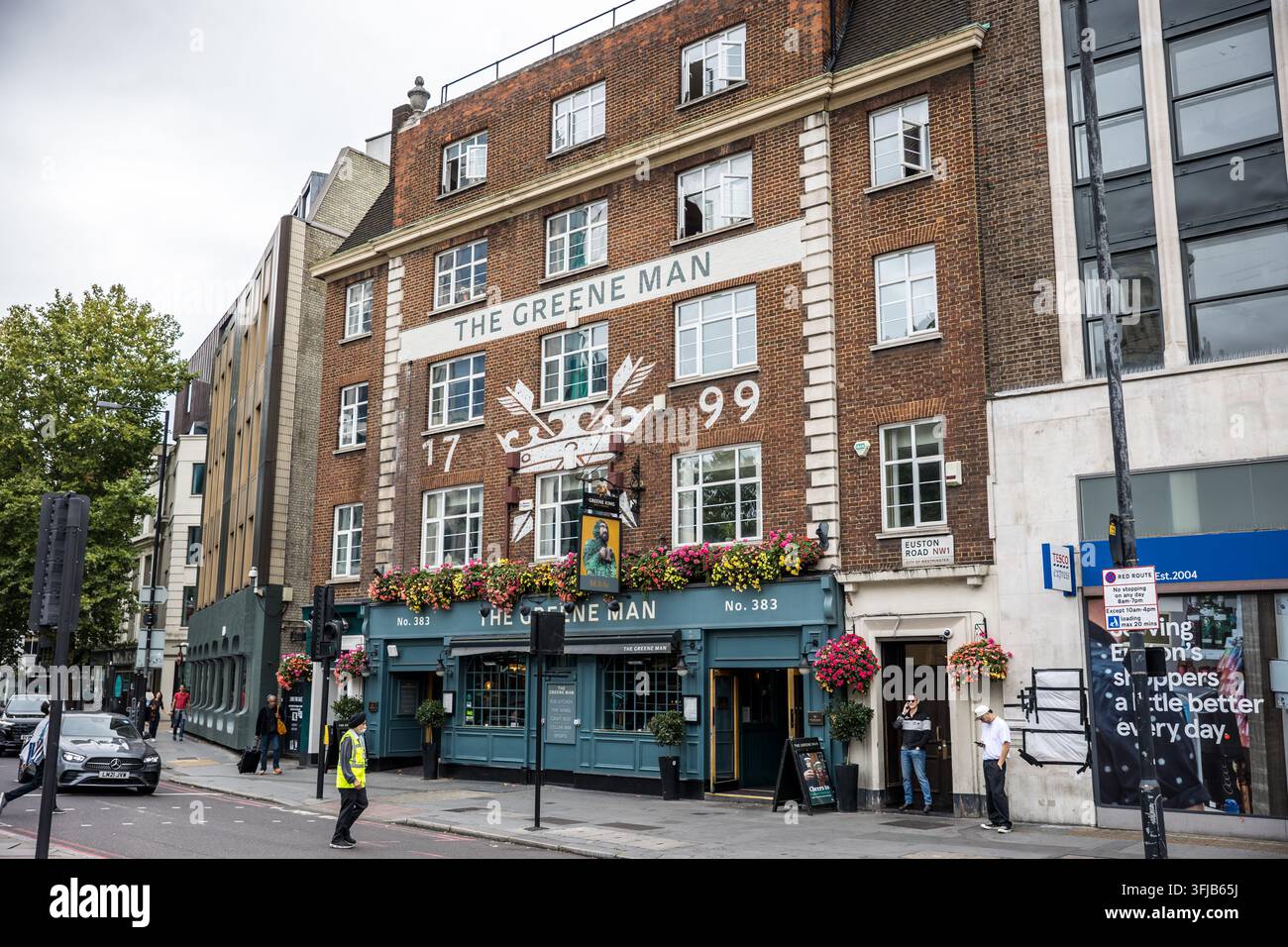 The Greene Man pub, precedentemente Green Man, di fronte alla stazione di Great Portland Street a Londra. Risalente al 1708, una volta era conosciuto come la Farthing Pie House Foto Stock
