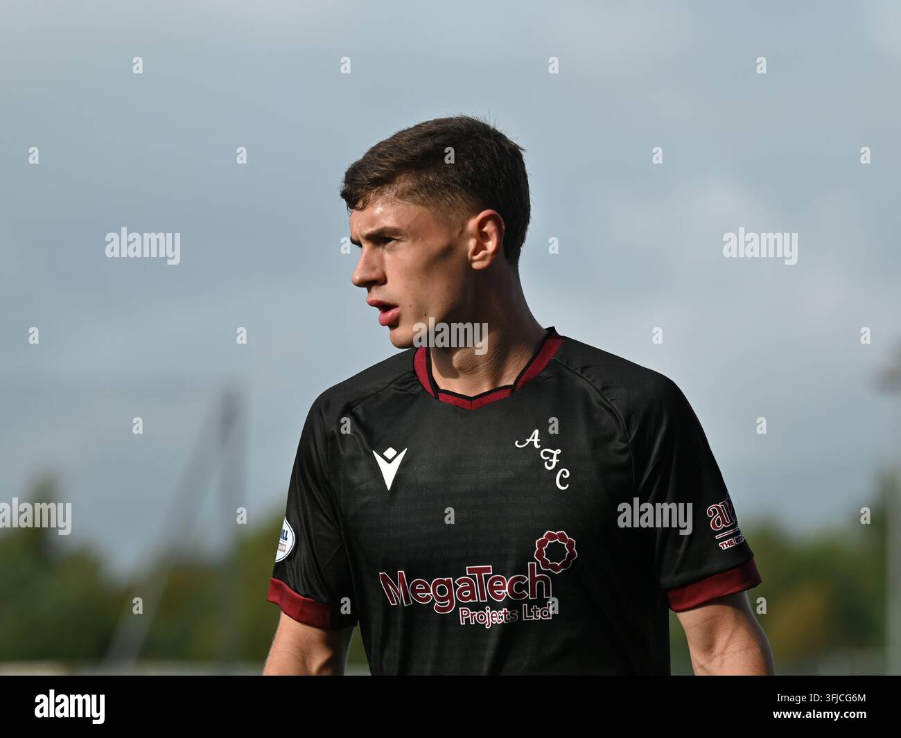 Calciatore Jacob MacIntyre dell'Arbroath (in prestito dall'Hibernian) nella stagione 2026-27, SPFL Championship. Immaginato in maglia da trasferta. Foto Stock