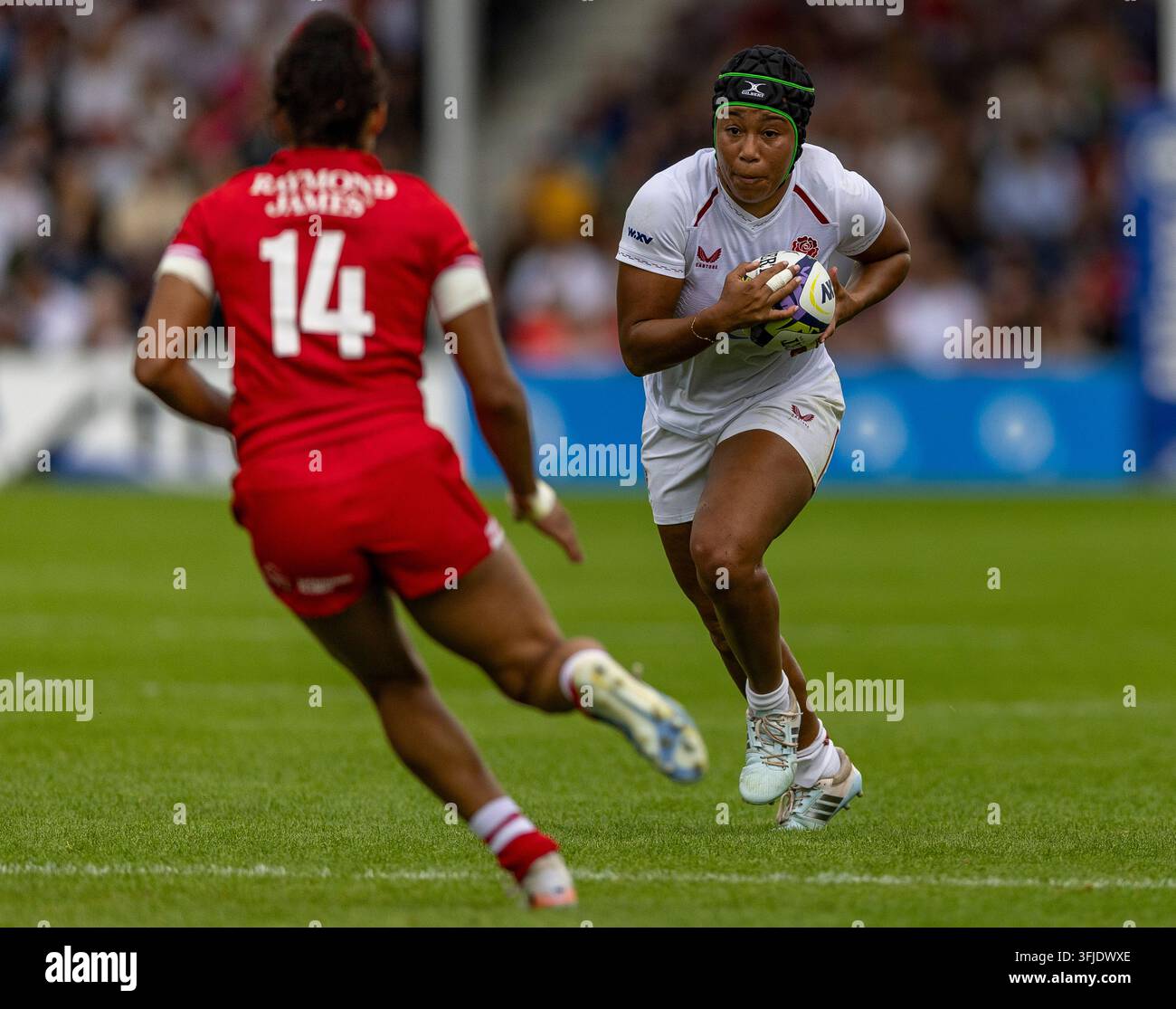 England Rugby Red Rose Sadia Kabeya corre con la palla  Partita della WXV Global Series Inghilterra Rugby Femminile contro Canada Rugby Femminile  Sandy Park Exeter  Credito Martin Edwards/Alamy Live News  Sabato 19 settembre 2026 Sandy Park, Copyright Martin Edwards/Alamy News Live Tutti i diritti riservati. Immagine protetta dalle leggi internazionali sul copyright Foto Stock