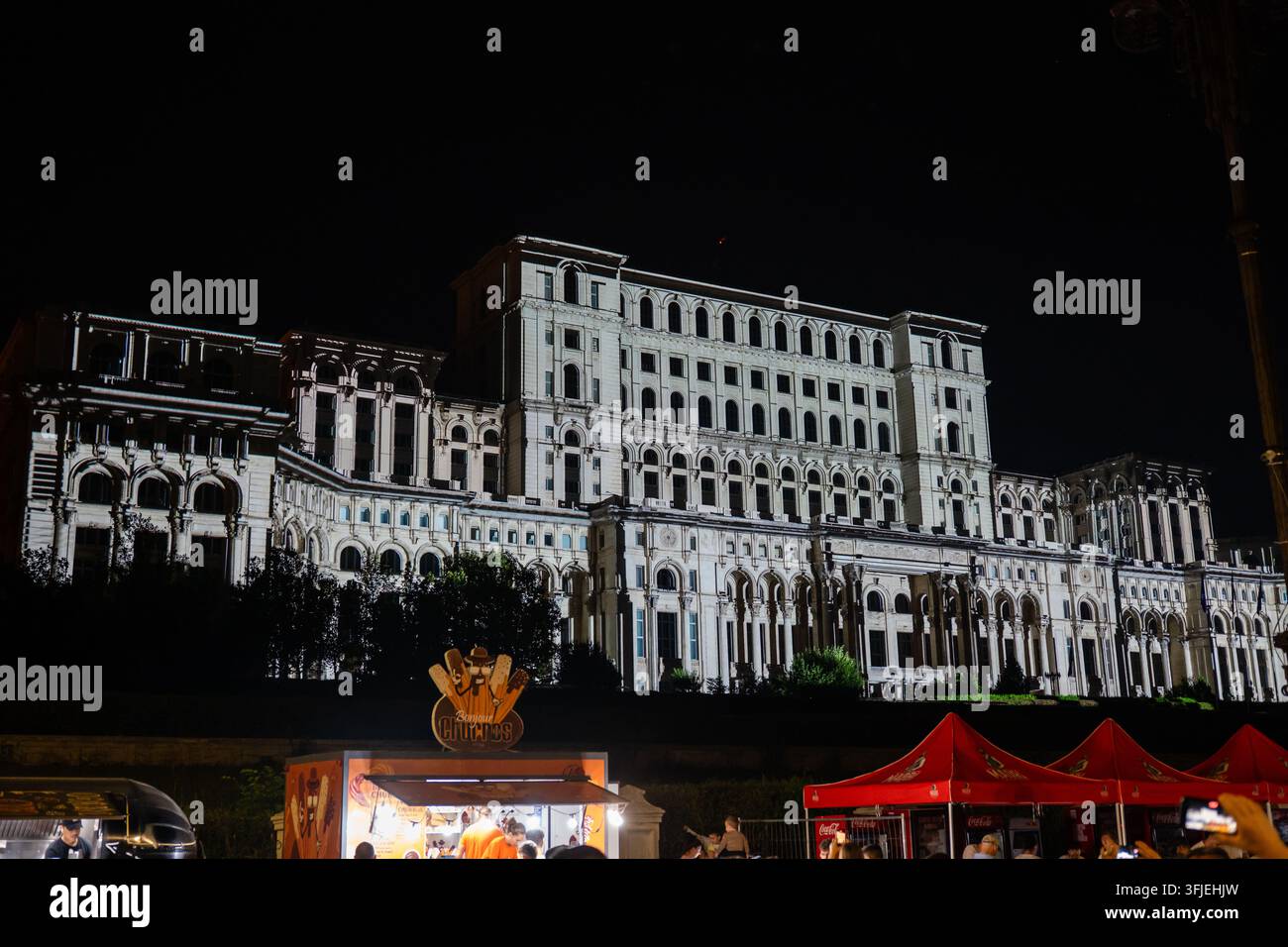 Festival iMapp Bucarest, Mappatura di proiezione digitale, Bucarest, Palazzo del Parlamento, Winners League, Arte dei nuovi media, Animazione di spettacolo di luce, Architettonico Foto Stock