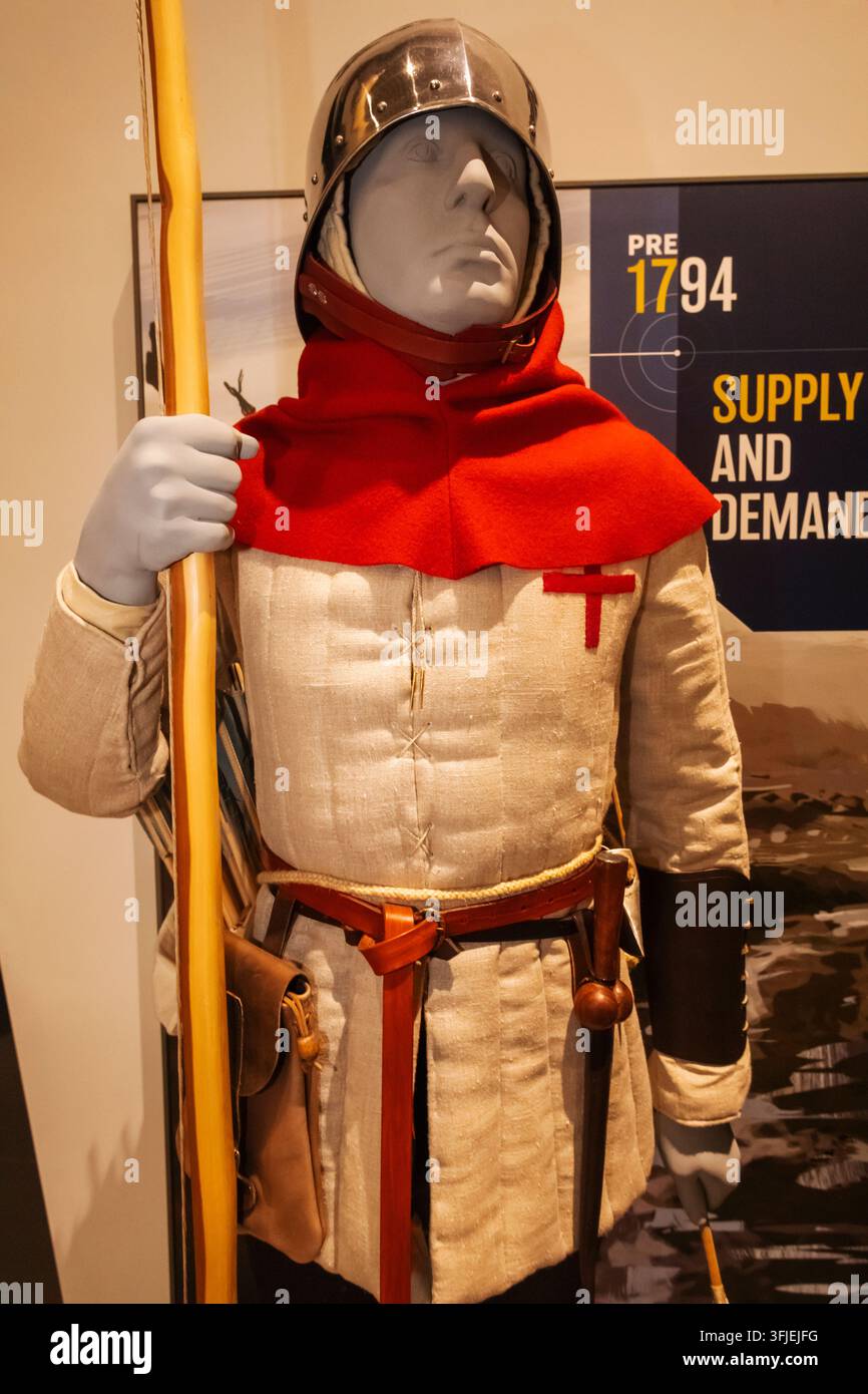 Inghilterra, Hampshire, Winchester, MOD Worthy Down, Il Museo Militare del Royal Logistic Corps, Esposizione di un arciere della Guerra dei Cent'anni (1337-1453) Foto Stock