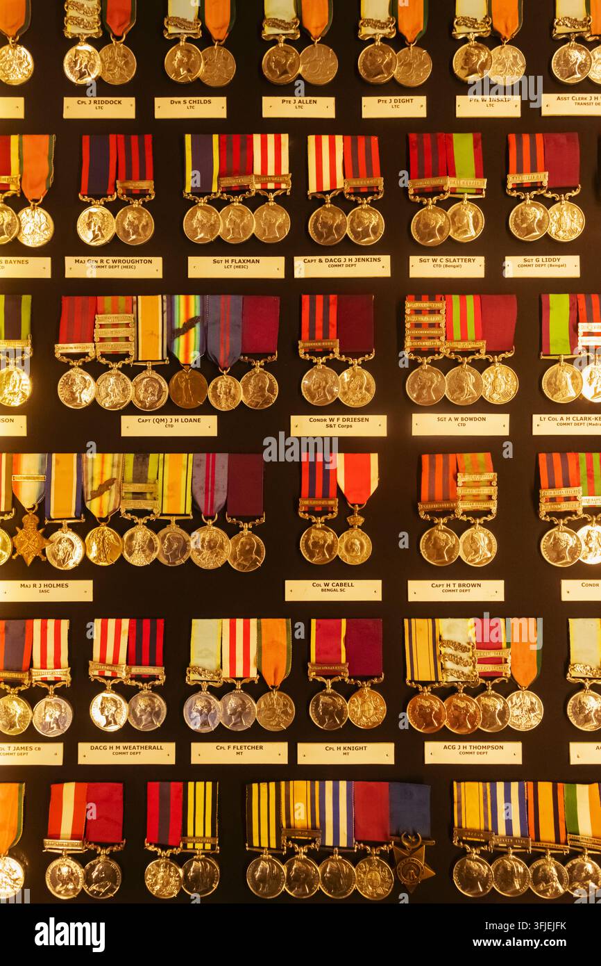 Inghilterra, Hampshire, Winchester, MOD Worthy Down, Il Museo Militare del Royal Logistic Corps, Esposizione di medaglie Foto Stock