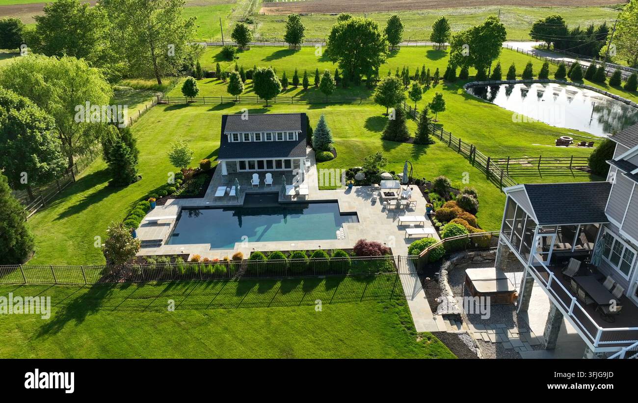Immobiliare di lusso a Strasburg con paesaggi sereni, servizi in stile resort, Pennsylvania. Foto Stock