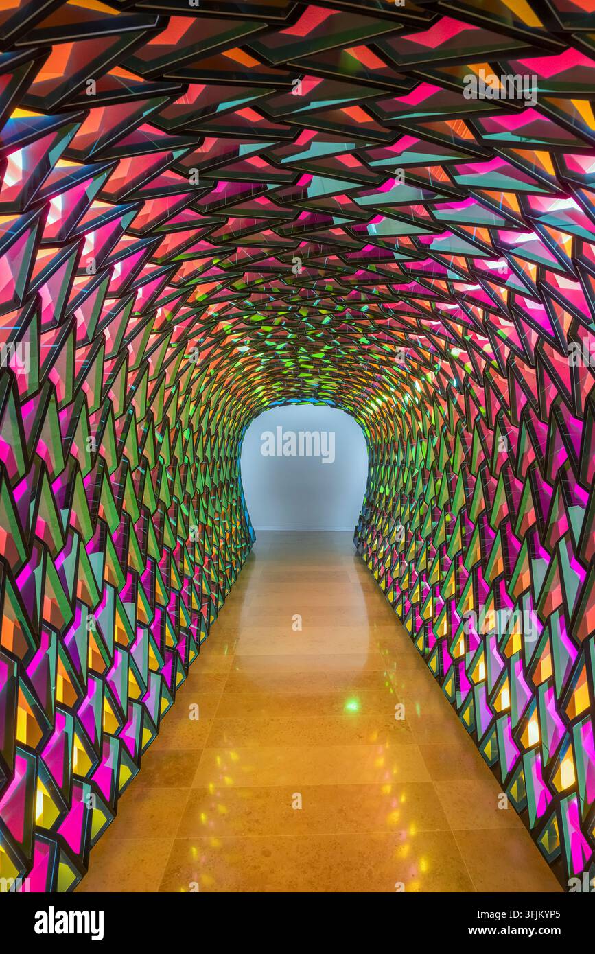 Tunnel del Tempo che si dispiega dell'artista Olafur Eliasson, Centro d'Arte Hortensia Herrero, Valencia, Comunità Valenzana, Spagna Foto Stock