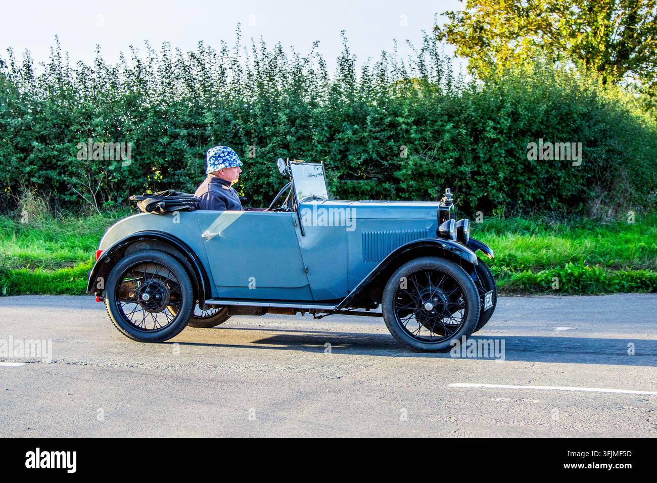 "Chummy" Austin 7 Tourer, modello due porte aperto, durante l'evento Cholmondeley Castle Classics, Regno Unito Foto Stock