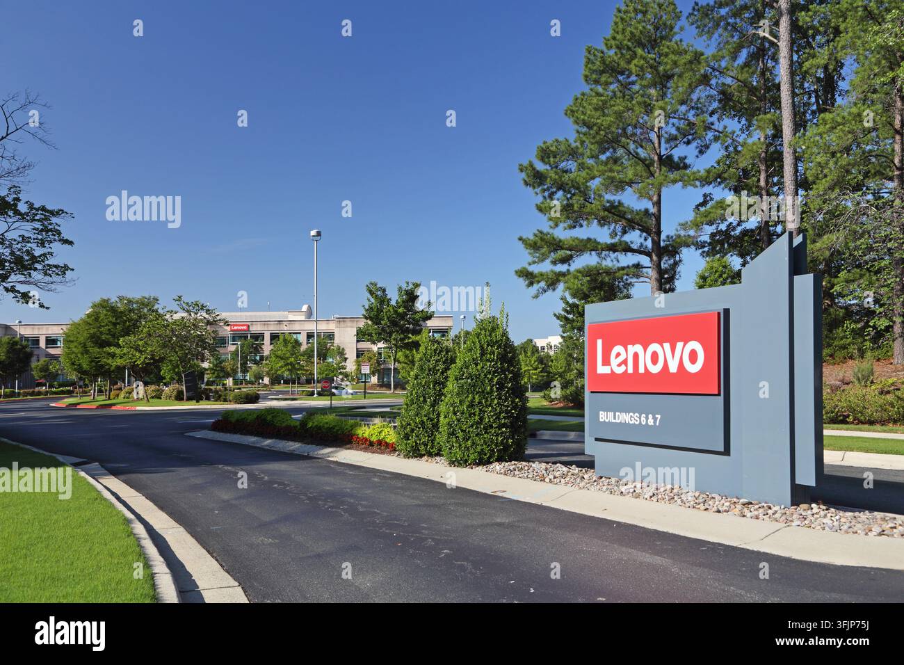 Quartier generale statunitense di Lenovo, Morrisville, Carolina del Nord, NC, Research Triangle Park, RTP. Insegna su Development Drive. Foto Stock