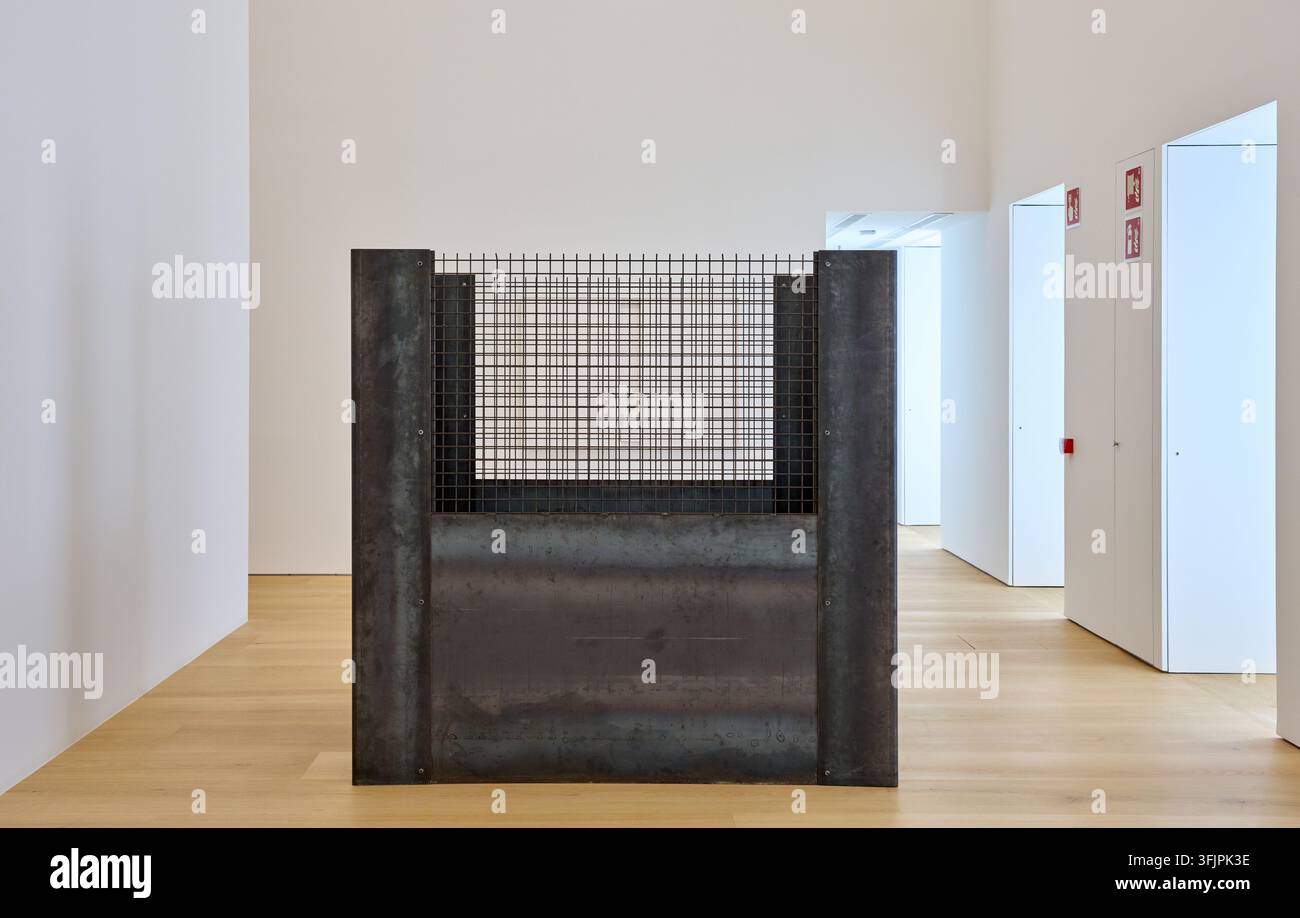 Don't Go Too Far n. 3, 1989, Ferro, Susana Solano (Barcellona, 1946), Collezione Faro Santander Foto Stock
