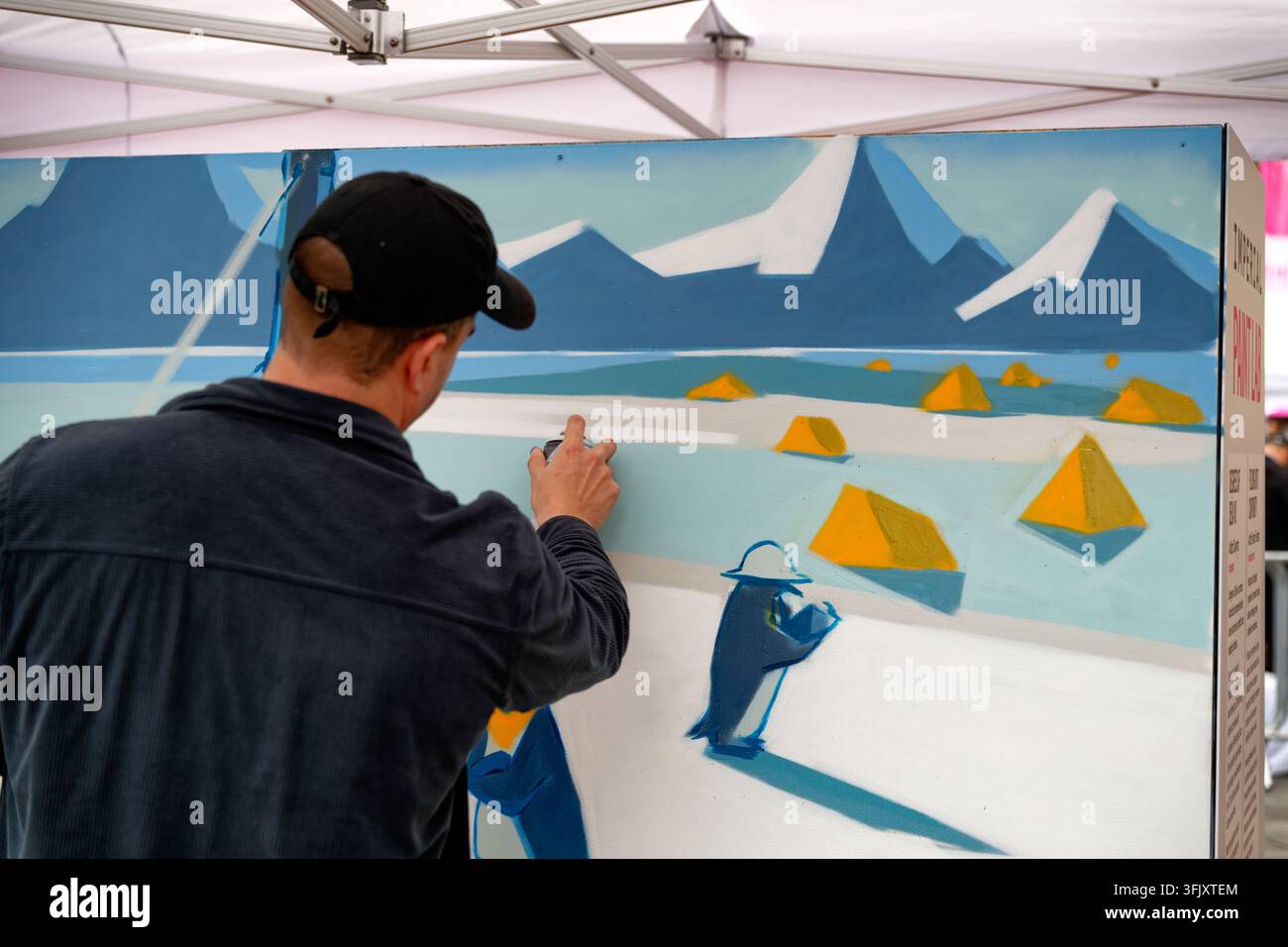 Artista che dipinge al Great Exhibtion Road Festival, Londra, Inghilterra Foto Stock
