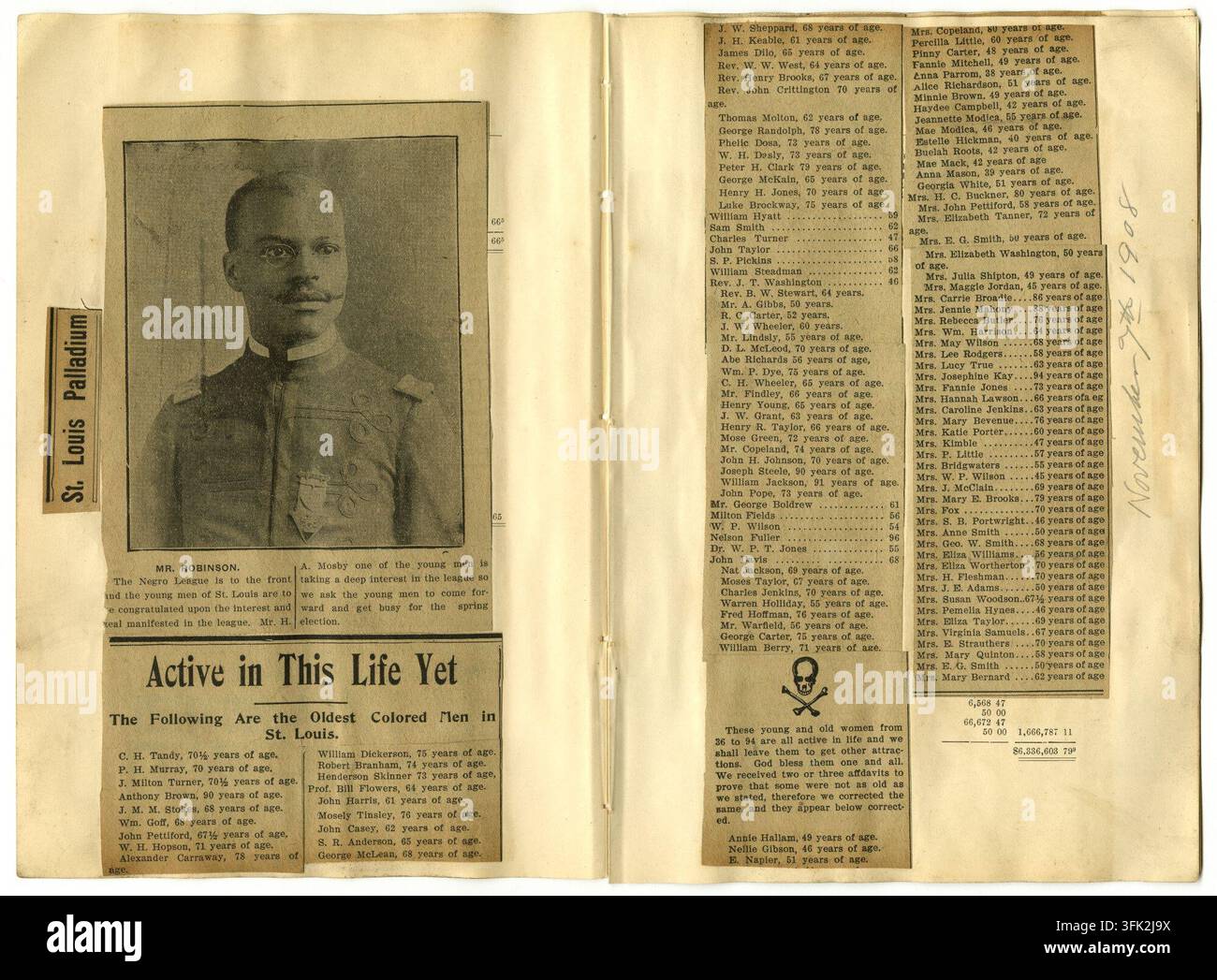 Taglio di giornale degli anni 1900 con un ritratto etichettato "MR. ROBINSON" accanto a una lista intitolata "Attivi in questa vita ancora: I seguenti sono gli uomini di colore più anziani di St. Louis": "MR. ROBINSON" in uniforme militare. Foto Stock
