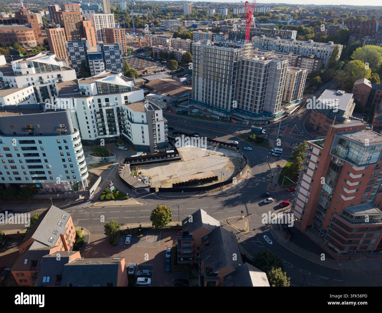 Veduta aerea della rigenerazione urbana di East Street e della costruzione residenziale a Leeds Foto Stock