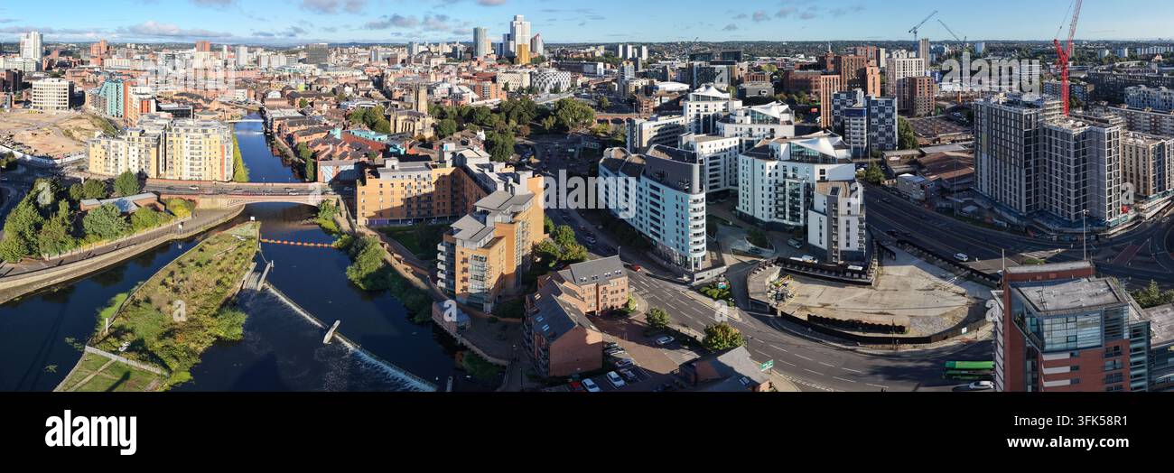 Panorama aereo sul ponte Crown Point, la diga del fiume Aire e gli sviluppi della parte orientale di Leeds Foto Stock