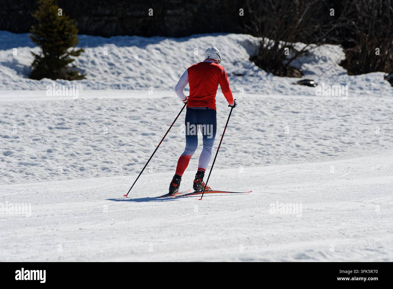 Flaine (sud-est della Francia): sciatore di fondo al passo "Col de la Pierre Carrée" Foto Stock
