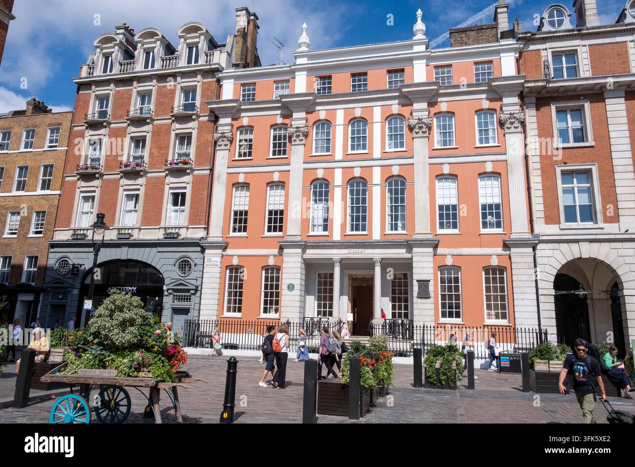 Inghilterra, Londra, Covent Garden: edifici in King Street. Edificio di negozio lucido Foto Stock