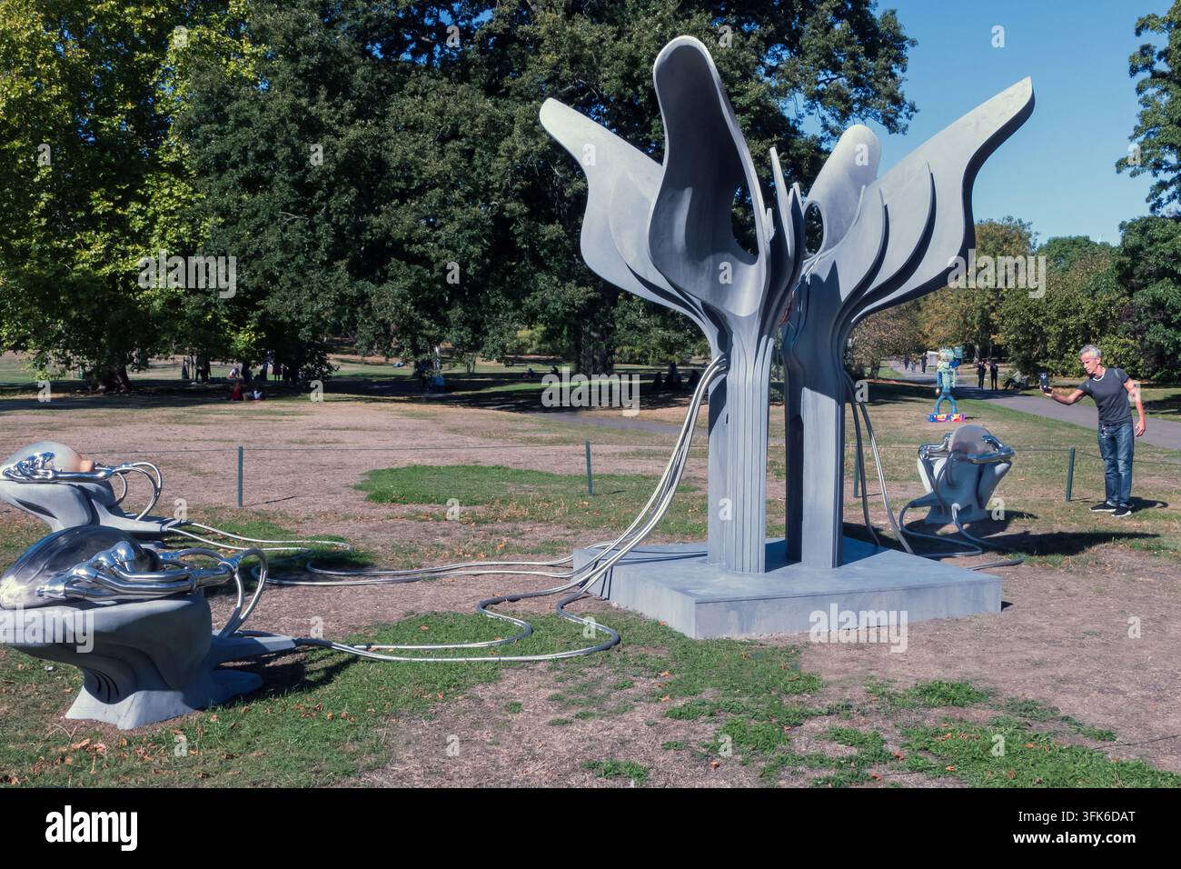 Metanoia di Ivan Basil alla scultura Frieze nei giardini inglesi di Regents Park Londra UK Foto Stock
