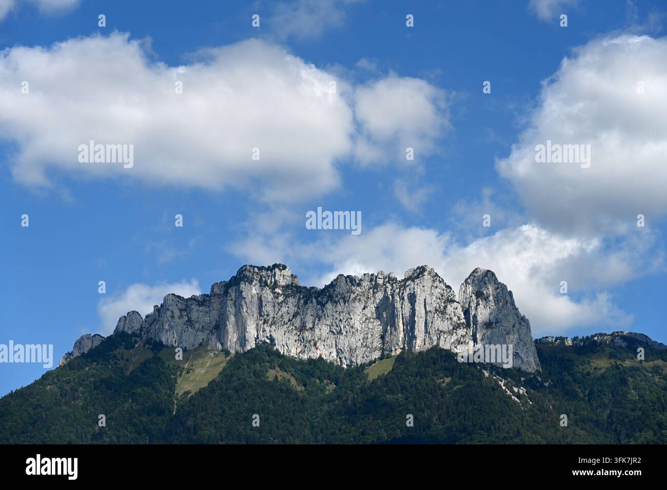 Picco Dents de Lanfon (1824 m), Montagna o affioramenti rocciosi sul lato orientale del Lago di Annecy, Alta Savoia, Francia Foto Stock