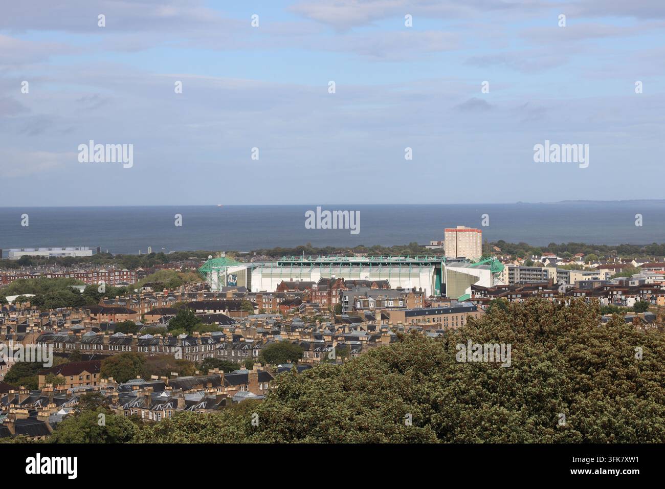 Vista elevata dello stadio Easter Road dell'Hibernian FC Edimburgo Scozia settembre 2026 Foto Stock