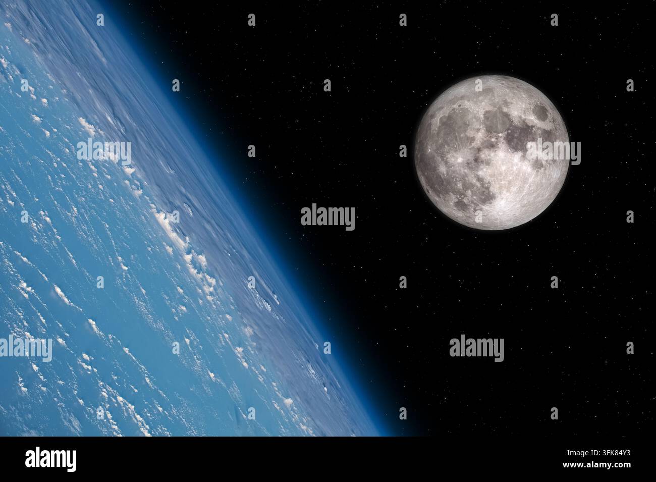 Vista della luna piena sopra l'atmosfera terrestre dallo spazio con nuvole, curvatura blu del pianeta e sfondo di stelle. Contiene elementi di immagini della NASA. Foto Stock