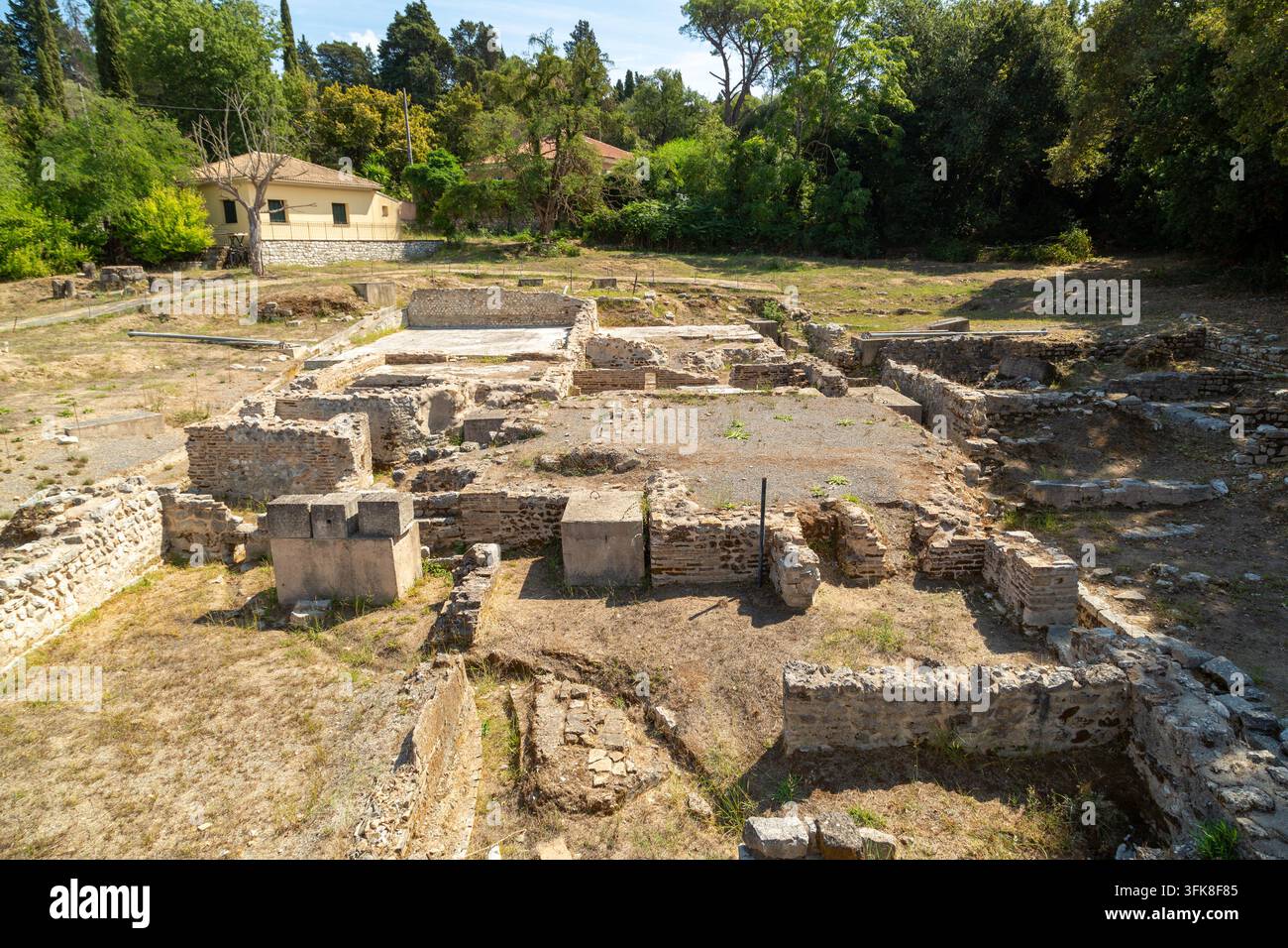 Le rovine archeologiche delle Terme Romane di Paleopolis situate vicino a Mon Repos a Corfù, Grecia Foto Stock