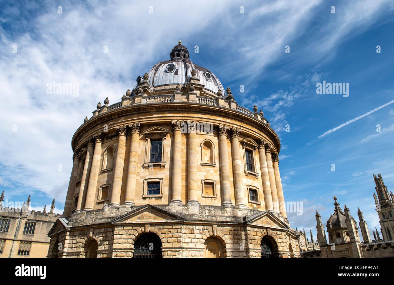 L'edificio Radcliffe Camera, parte dell'Università di Oxford in Inghilterra, che ospita una sala di lettura della Biblioteca Bodleiana Foto Stock