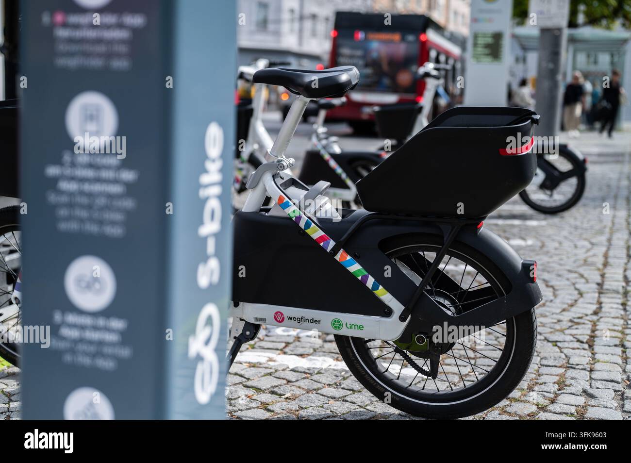 Immagine tematica S-Bike Salisburgo. S-Bike è il nuovo sistema di sharing di e-bike per Salisburgo. Completa il trasporto pubblico ed è adatto per brevi viaggi e viaggi flessibili all'interno della città di Salisburgo. 20.09.2026. // Immagine promozionale per S-Bike Salisburgo. S-Bike è il nuovo sistema di sharing di e-bike per Salisburgo. Completa il trasporto pubblico ed è adatto per brevi viaggi e viaggi flessibili all'interno della città di Salisburgo. 20 settembre 2026. Foto Stock