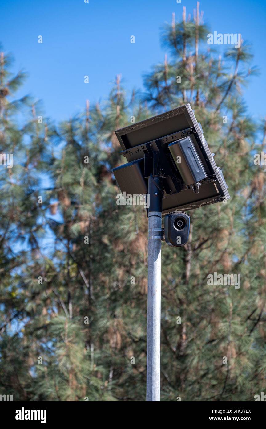 Telecamera per il rilevamento delle targhe in gruppo ad Auburn, CA, nel bel mezzo della resistenza dei residenti contro la sorveglianza della polizia e la condivisione dei dati. Foto Stock