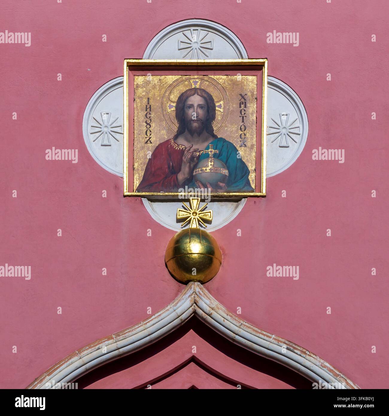 Dettaglio architettonico della facciata occidentale della chiesa commemorativa ortodossa russa di Alessandro Nevskij a Potsdam, Brandeburgo, Germania. Foto Stock