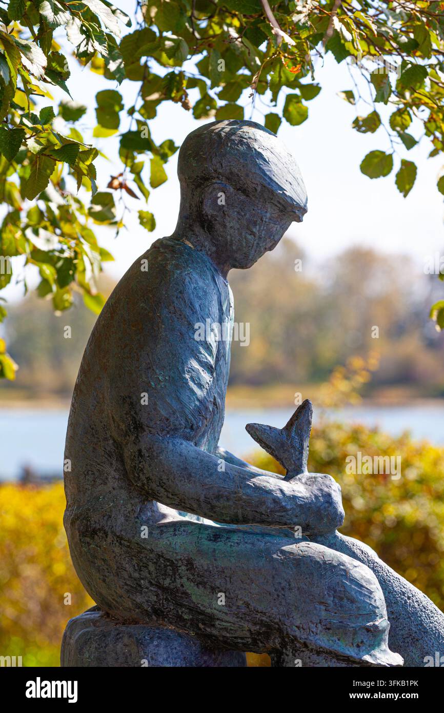 Statua di bronzo per onorare gli immigrati giapponesi nell'industria della pesca canadese Foto Stock