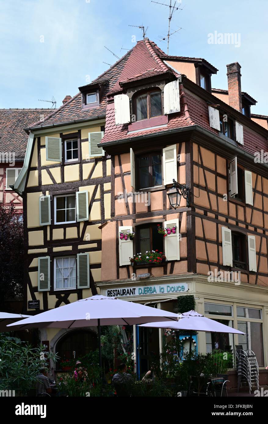 Colmar, Francia - 6 settembre 2026: Antiche case a graticcio colorate a Colmar, Francia Foto Stock