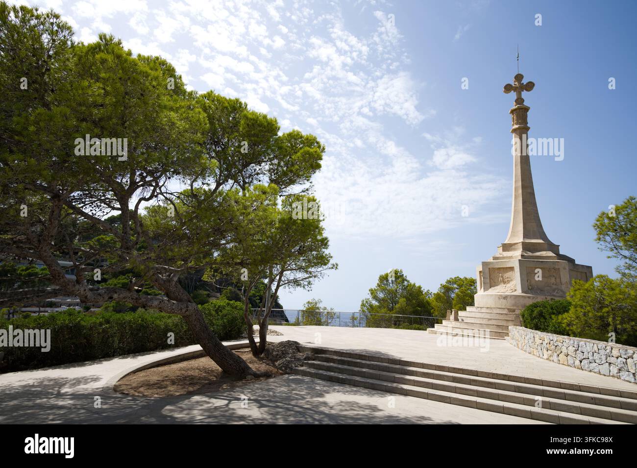 Monumento a croce a Santa Ponsa Maiorca, Spagna Europa Foto Stock