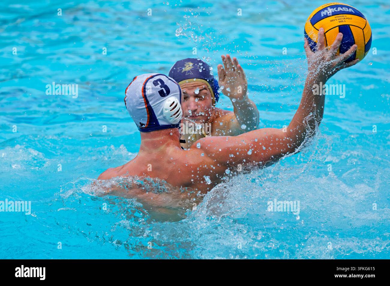 Giocatori di pallanuoto non identificati in azione durante il torneo annuale di pallanuoto del Grey College, Bloemfontein, Sudafrica, 29-31 gennaio 2026 Foto Stock