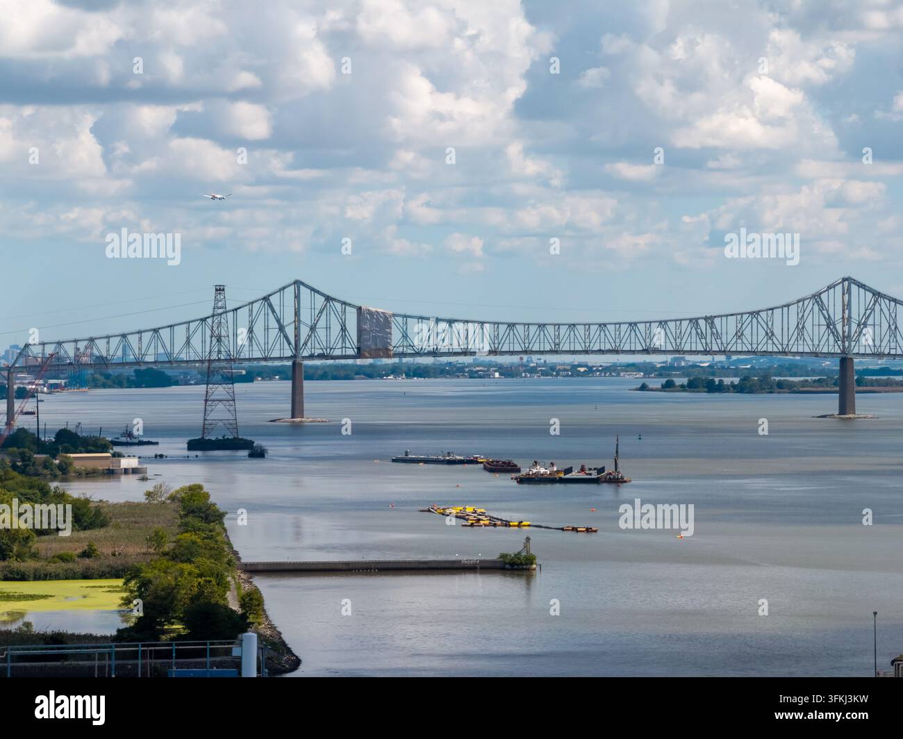 Chester, Pennsylvania - 7 settembre 2026: Ripresa aerea con teleobiettivo di Commodore. Foto Stock