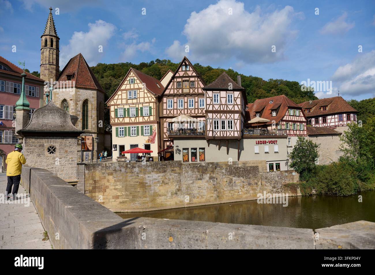 Ponte del Boia a Schwäbisch Hall, chiesa di San Giovanni, valle del Kochertal, Kocher, struttura a graticcio, casa a graticcio, Schwäbisch Hall, Hohenlohe, Germania Foto Stock