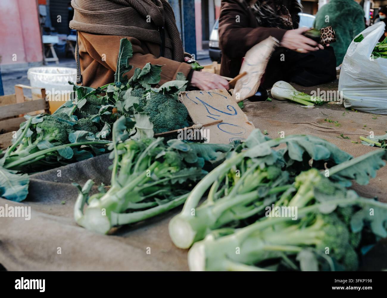 Broccoli al mercato Foto Stock