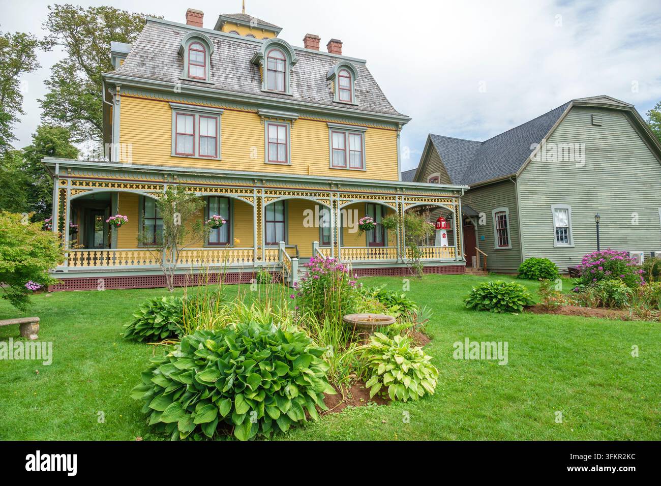 Charlottetown Prince Edward Island PEI Canada, Beaconsfield Historic House, villa vittoriana, architettura del patrimonio, residenza storica, casa gialla, legno Foto Stock