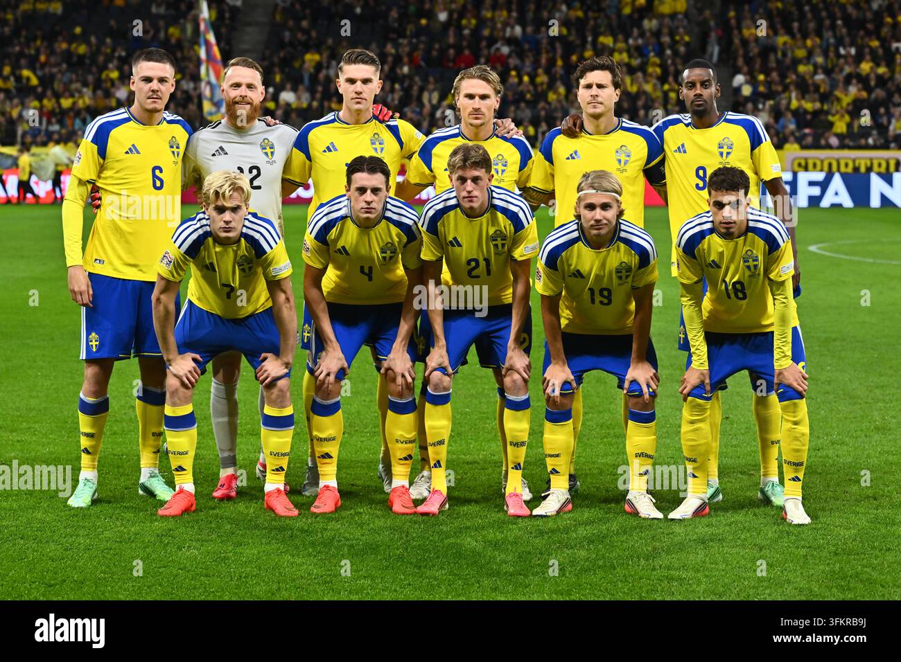 STOCCOLMA, SVEZIA 20260925L'undici titolare della Svezia prima della partita della Lega delle Nazioni tra Svezia e Romania di venerdì alla Strawberry Arena. Foto: Claudio Bresciani/TT/Code 10090 12. Viktor Johansson (MV) 6. Emil Holm 15. Carl Starfelt 3. Victor Nilsson Lindelöf (K) 4. Elliot Stroud 21. Alexander Bernhardsson 7. Lucas Bergvall 18. Yasin Ayari 19. Sebastian Nanasi 17. Viktor Gyökeres 9. Alexander Isak Sostituti 1. Noel Törnqvist (MV) 23. Melker Ellborg (MV) 2. John Mellberg 5. Gabriel Gudmundsson 8. Daniel Svensson 10. Benjamin Nygren 11. Patrik Wålemark 13. Williot Swedberg 14. H Foto Stock