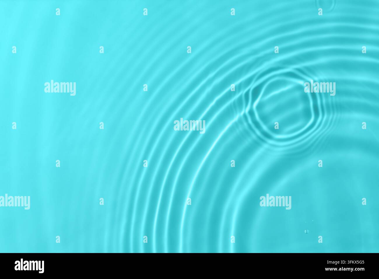 Onde circolari e riflessi di luce sull'acqua aqua Foto Stock
