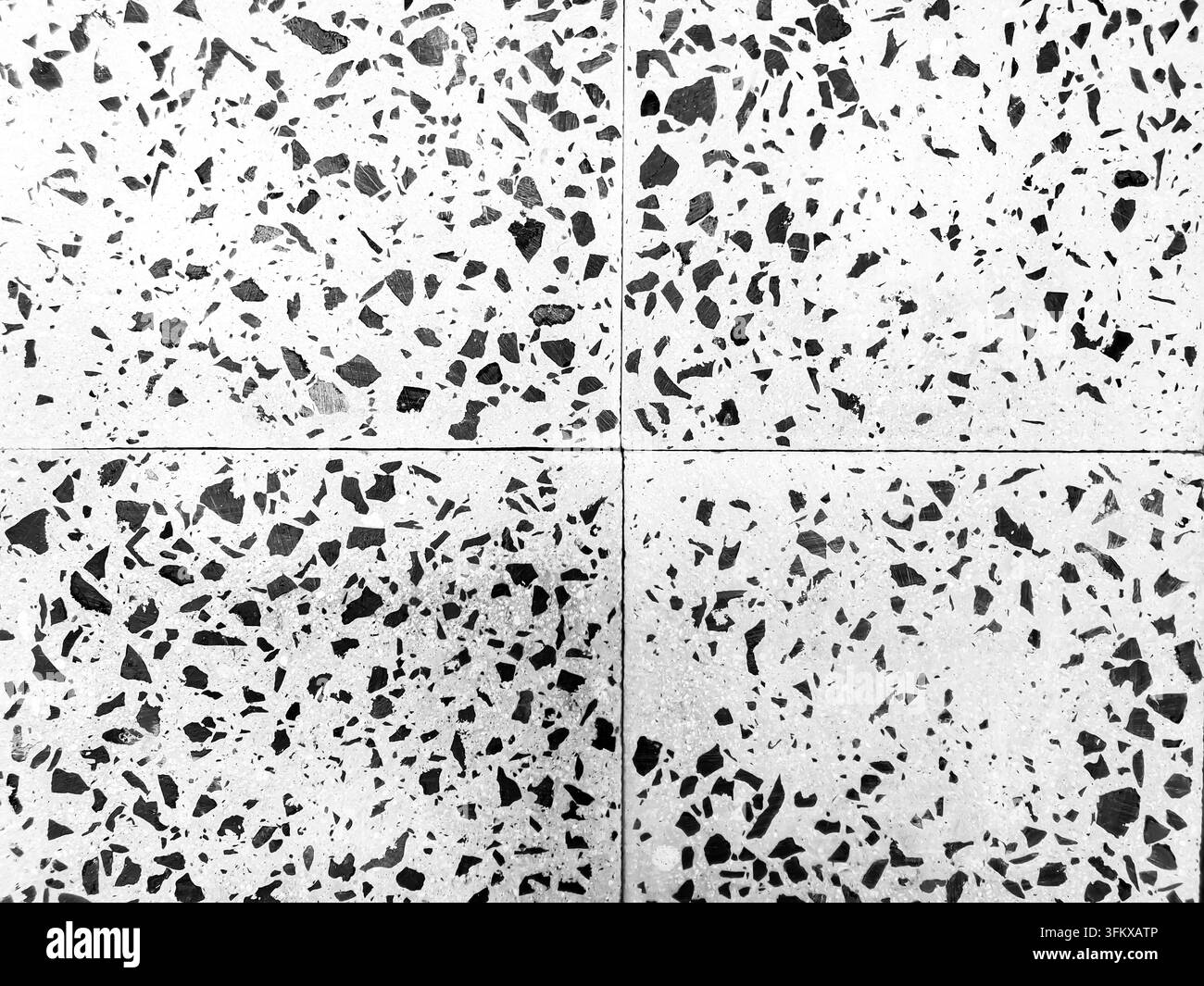 Texture di piastrelle in terrazzo bianco e nero, motivi astratti senza cuciture. Foto Stock