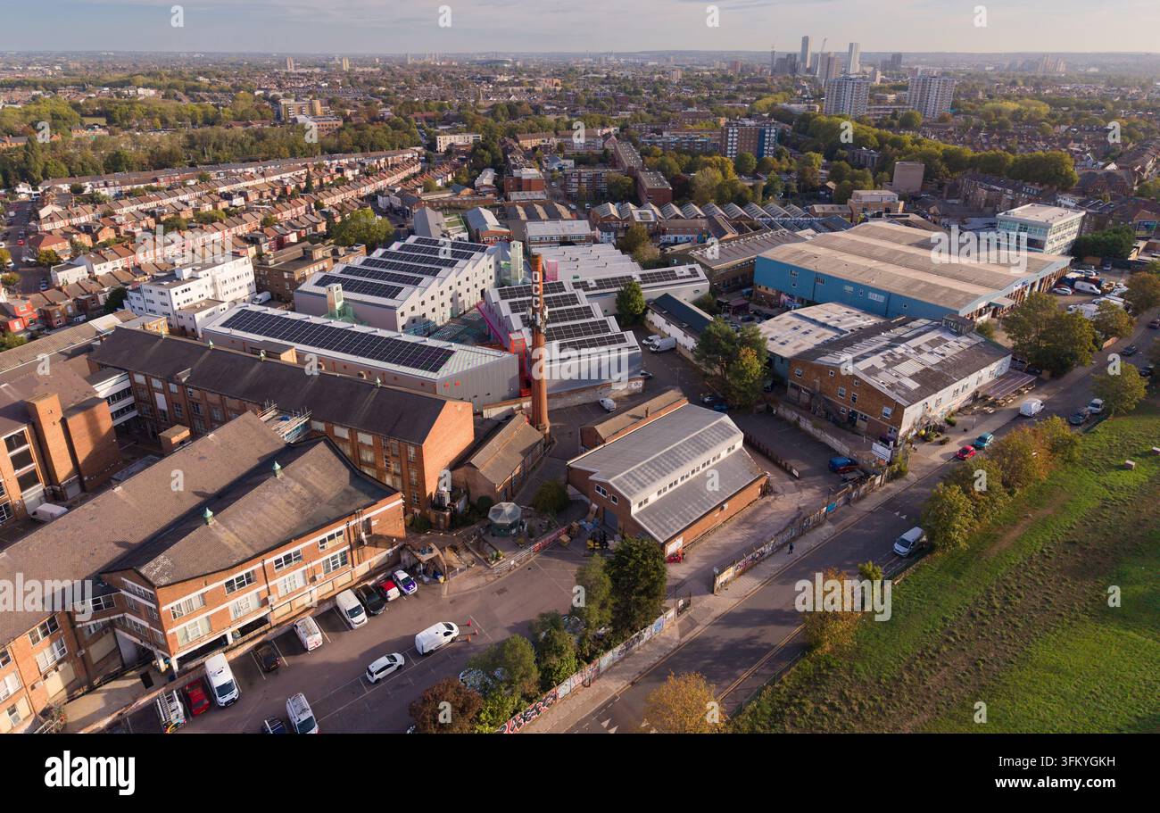 Il distretto dei magazzini di Harringay (chiamato anche i magazzini di Manor House) è una comunità creativa unica di spazi di vita e lavoro nel nord di Londra, span Foto Stock