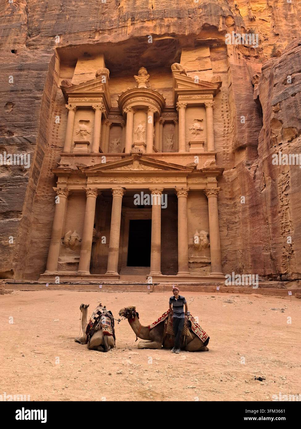 Giordania : Il tesoro archeologico con cammelli nella città di Petra, la capitale dello stato nabateo (Sette meraviglie del mondo) Storia araba Foto Stock
