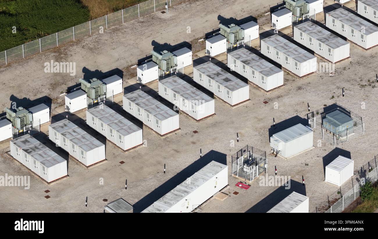 Vista aerea di un impianto di accumulo energetico a batterie Foto Stock