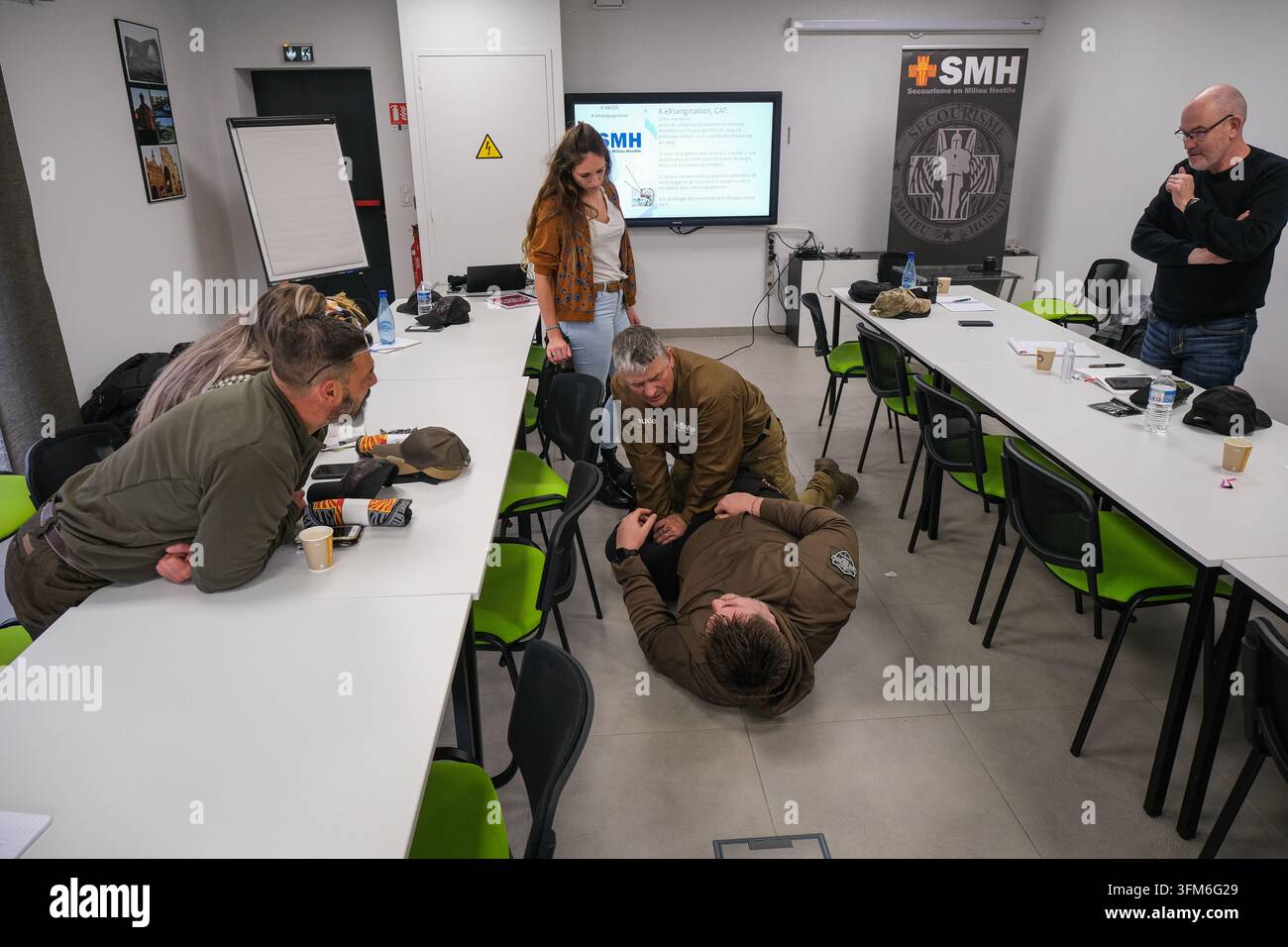 AUTERIVE, FRANCIA - 2021/03/03: Un corso di primo soccorso in ambienti ostili tenuto da Claude Brunet, un ex militare diventato istruttore, dove la polizia Foto Stock